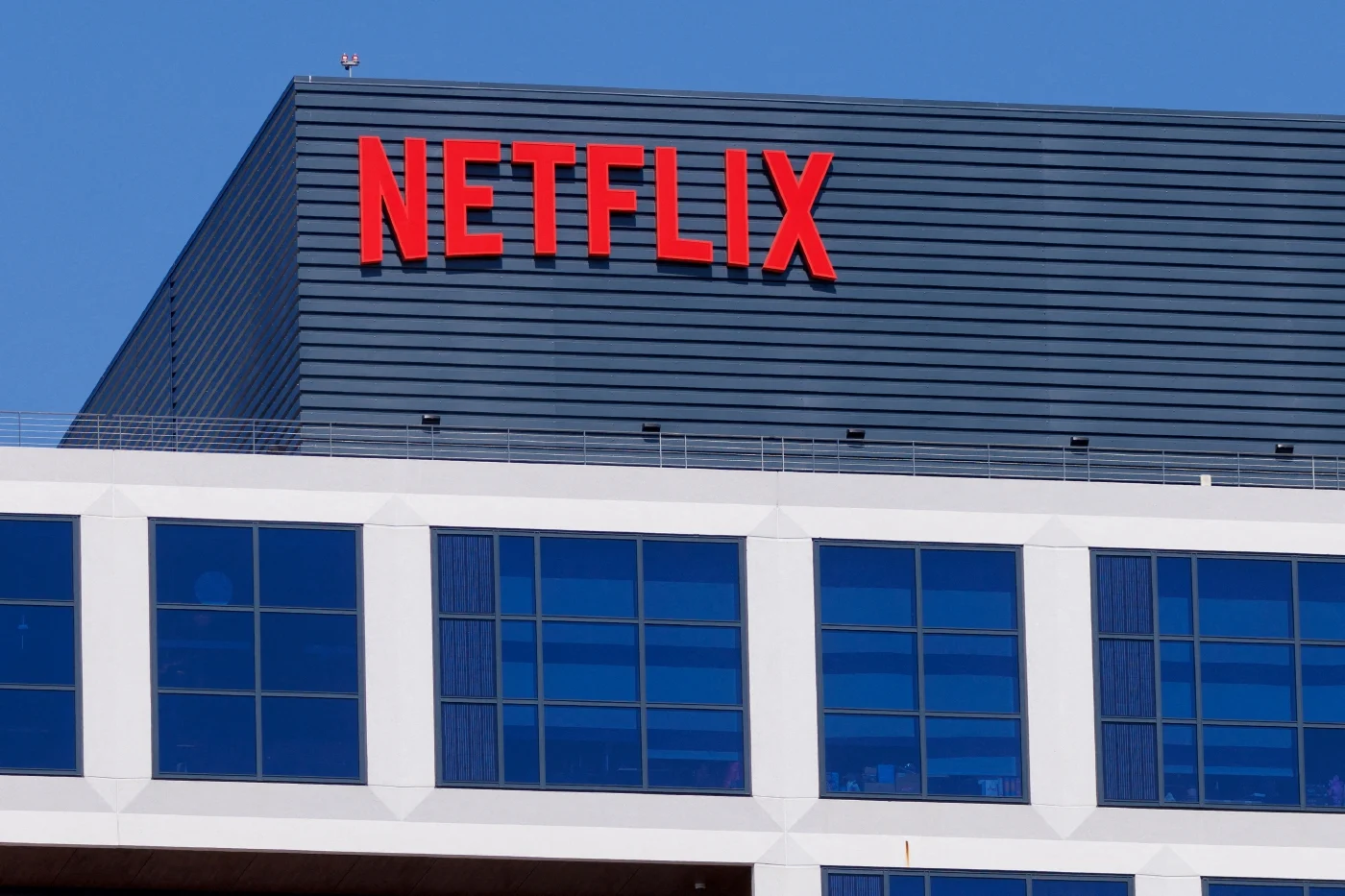 netflix-co-founder-hastings-exits-as-str