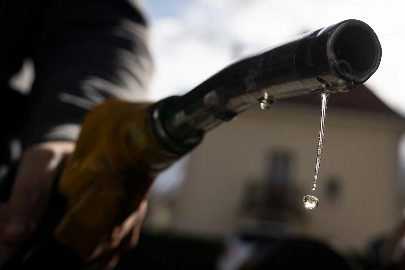 WTI oil contract market impact on Malaysian energy sector stocks