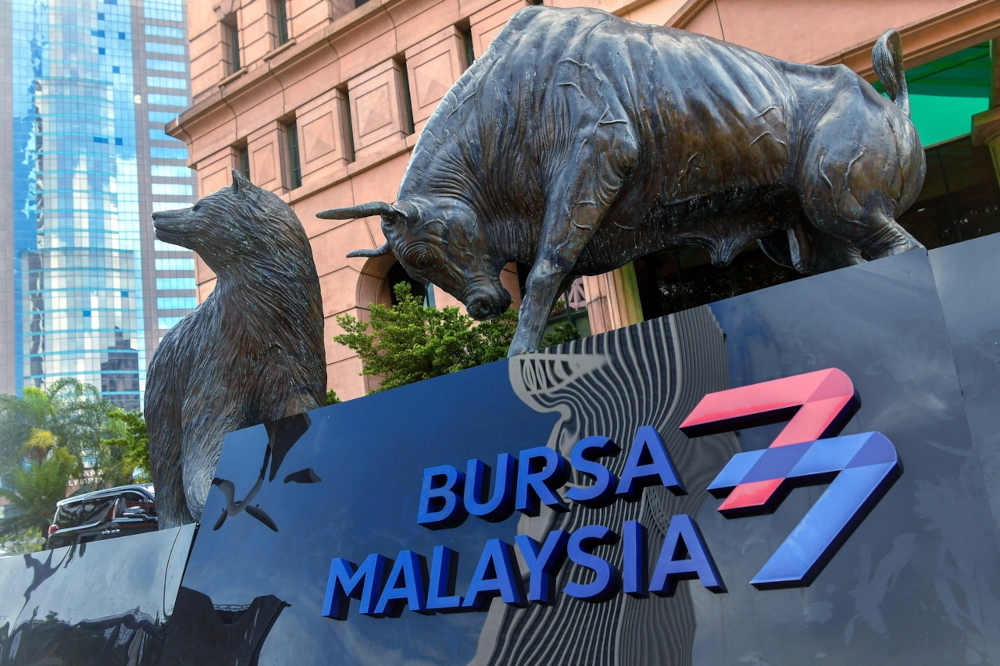 Bursa Malaysia mixed: Heavyweights steady, tech counters eye rebound on US chip surge