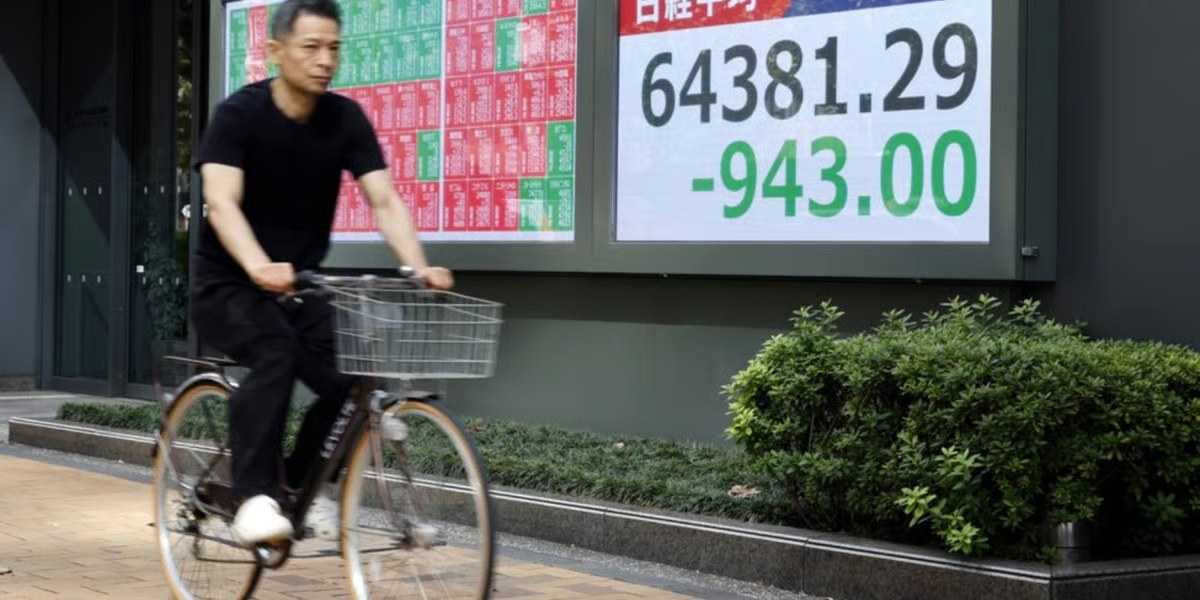 Asian shares tumble as markets await AI sector results