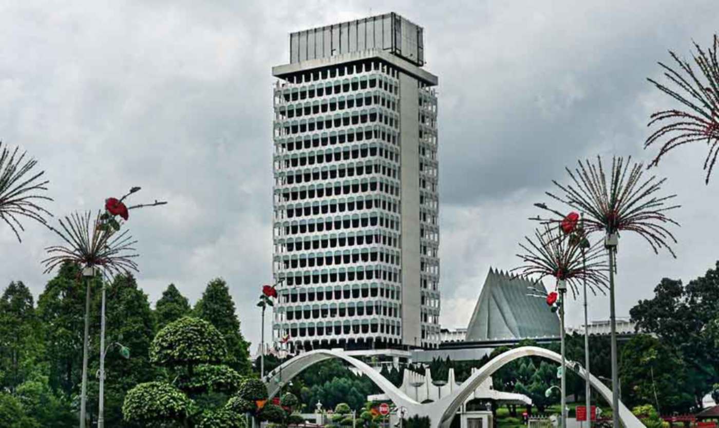 Government revenue outpacing spending outlook for 2027-2029 in Malaysia
