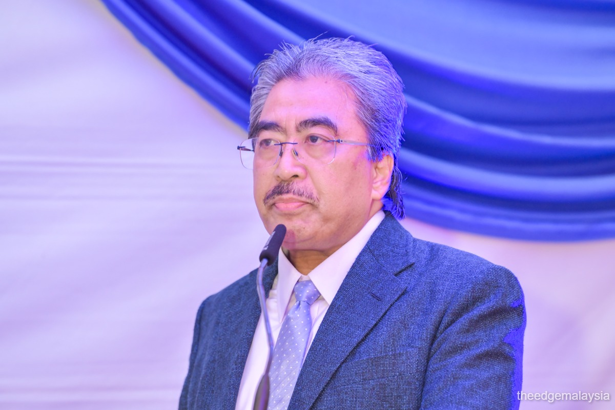 Minister urges drastic action to cut reliance on imports amid China trade deficit review