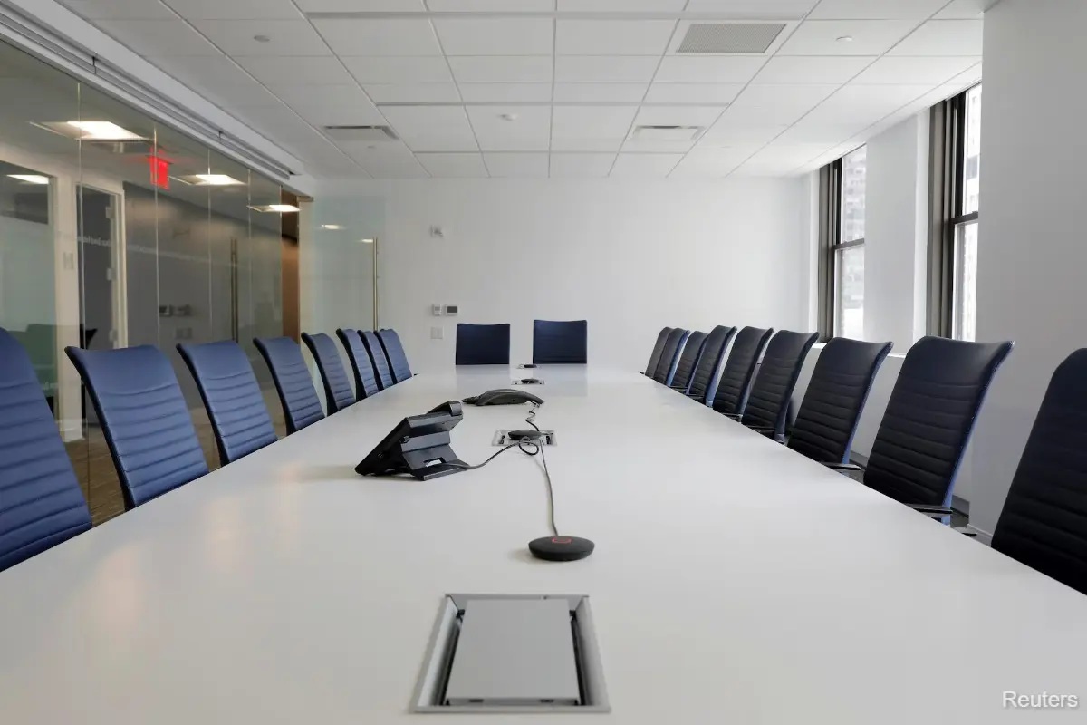 Boardroom AI governance and board oversight discussion