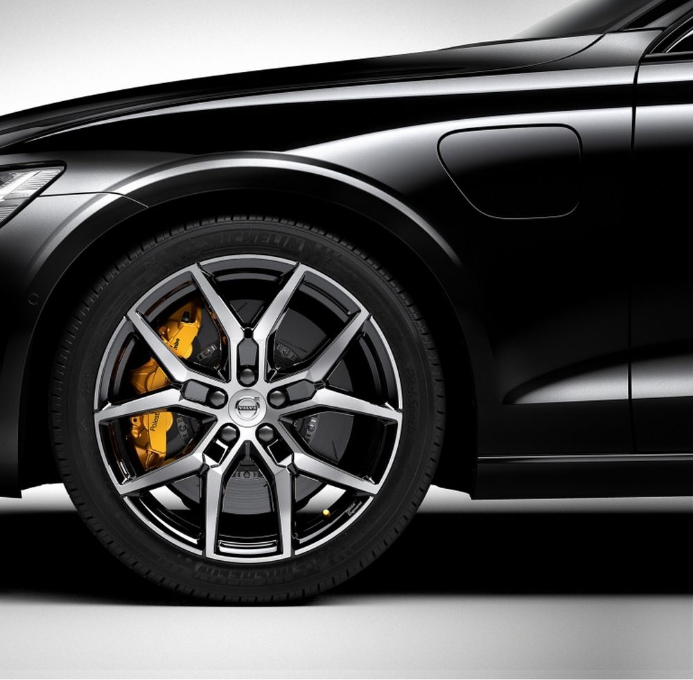 Volvo Cars shares dive nearly 30pc as US tariffs, China competition drive Q3 loss