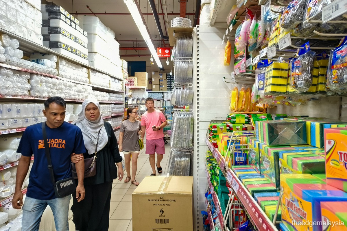 wage-hikes-and-aid-support-consumer-spen 马来西亚消费股加薪与援助
