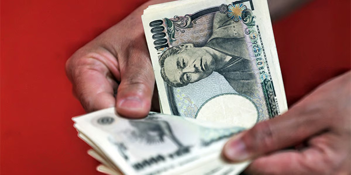 Yen shines as AI jitters spur safe-haven rush